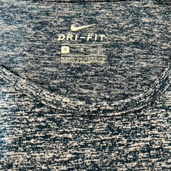 Nike Women’s Dri-Fit Workout Tank   Size S   EUC - Picture 3 of 5